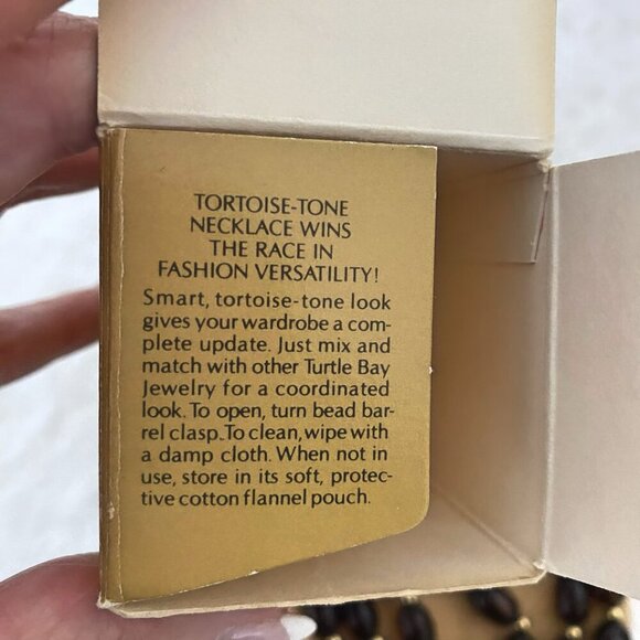 Vintage AVON Turtle Bay Collection Beaded Tortoise Look Necklace In Original Box - Picture 8 of 8